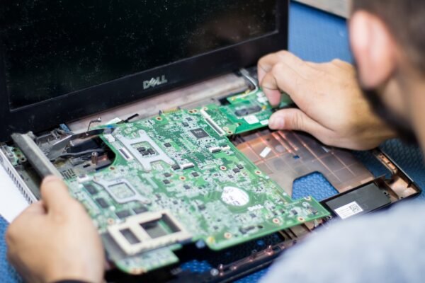 Montagem e manuteção de computadores e Notebooks