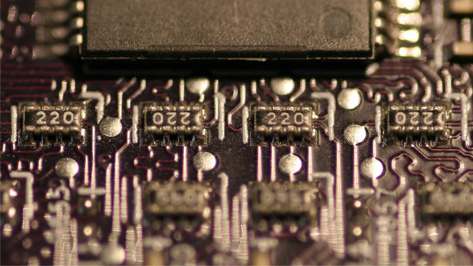 Escola de Tecnologia ,Code&Chips